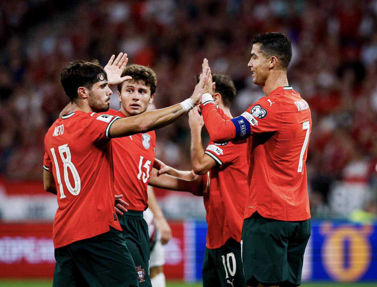 欧洲联赛夺冠战，英格兰队击败德国队夺冠