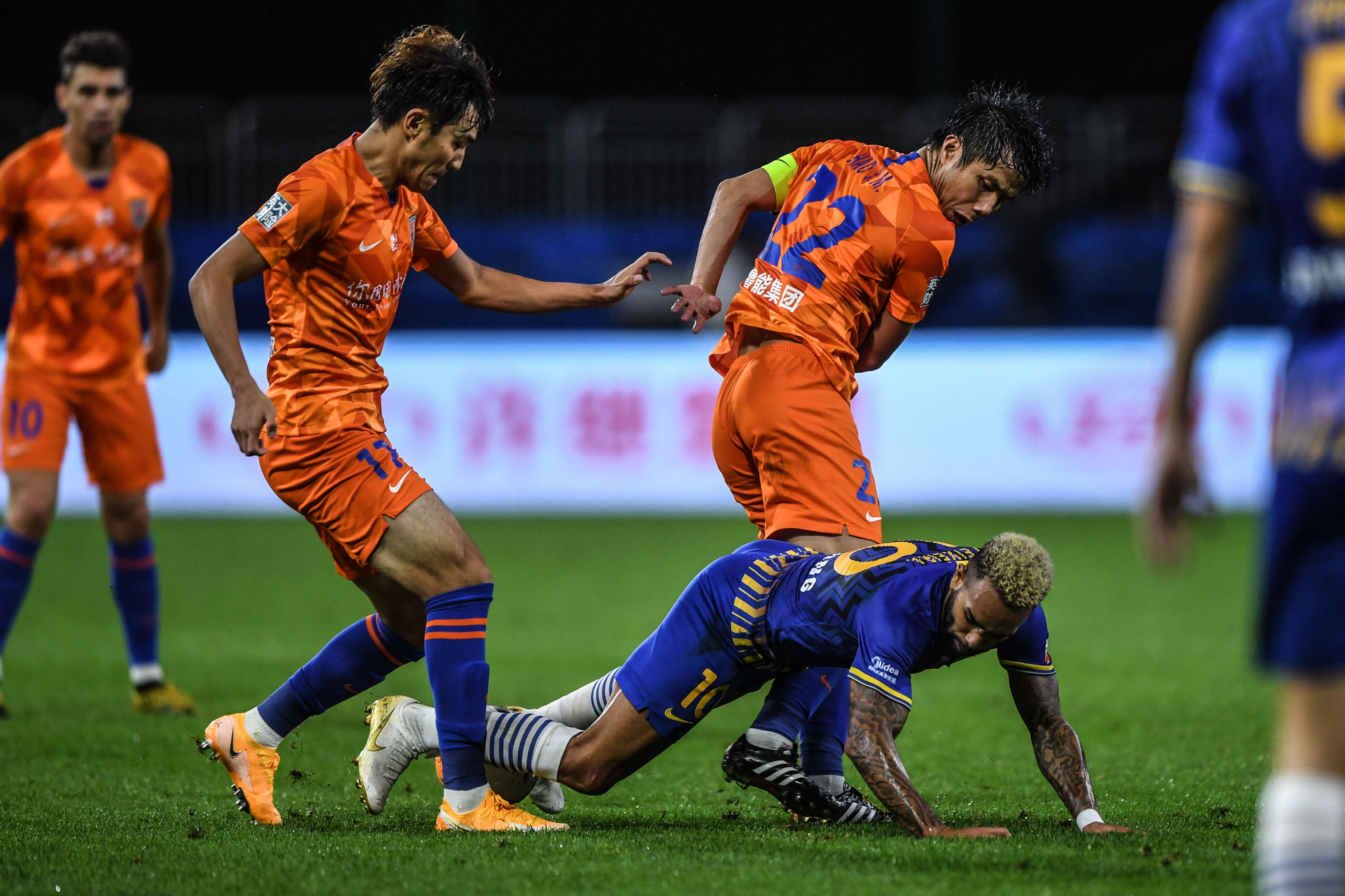 九游网页版-包含江苏苏宁客场不敌山东鲁能，遭遇一场失利的词条