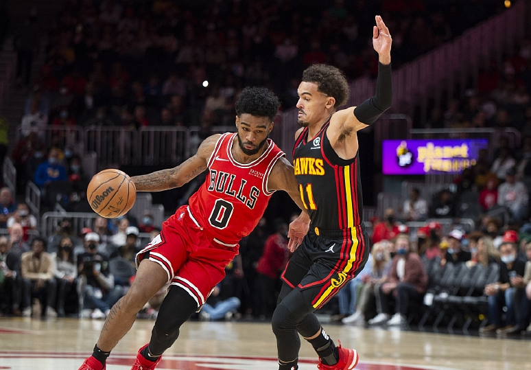 大帽王带领老鹰击败公牛，取得两连胜的简单介绍