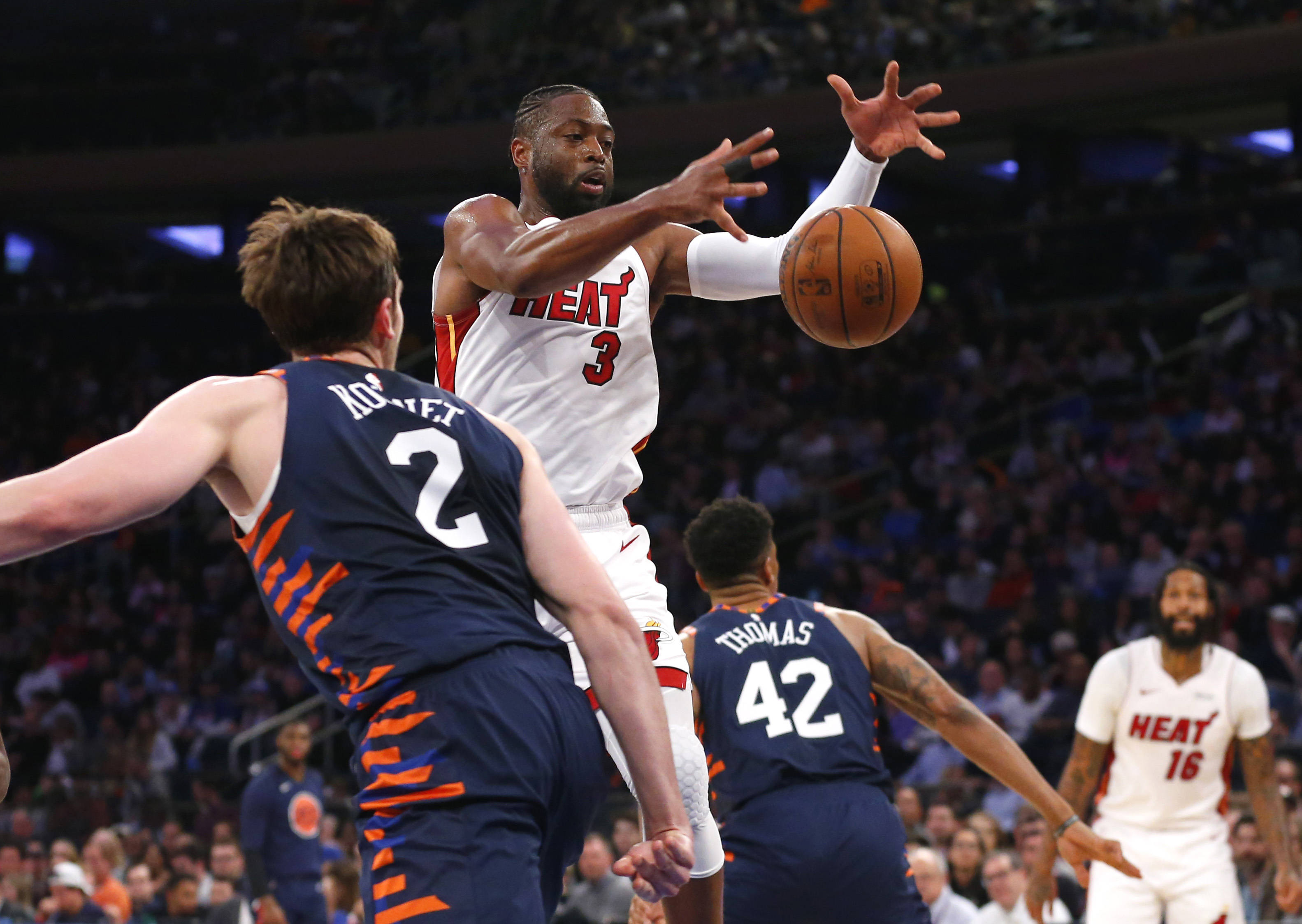 九游亚洲官网-热火遭遇三连败，整体实力存疑引发争议的简单介绍