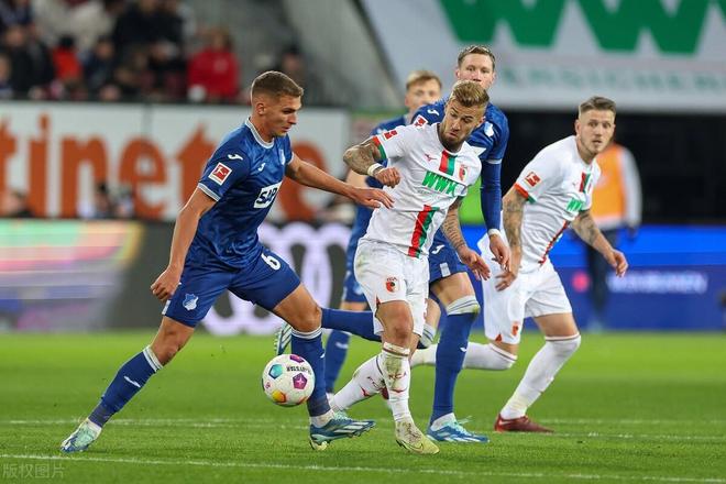 霍芬海姆球员爆发进攻，击败对手