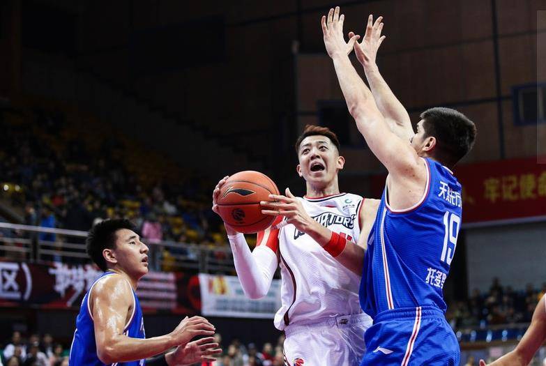 包含夺冠热门不敌弱旅，实力难以捉摸的词条