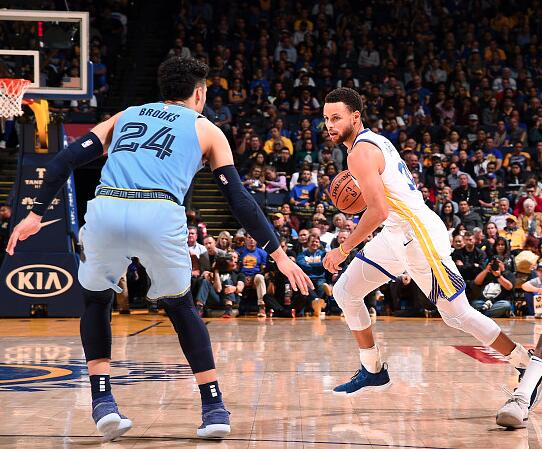 猛龙客场大胜灰熊，取得八连胜稳住榜首的简单介绍