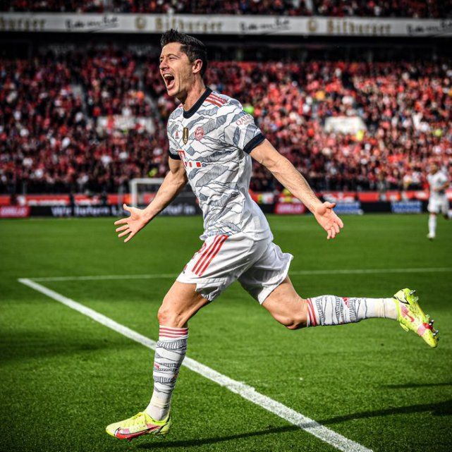 拜仁慢速昂首!莱万多夫斯基独进两球的简单介绍 拜仁慢速昂首!莱万多夫斯基独进两球的简单介绍