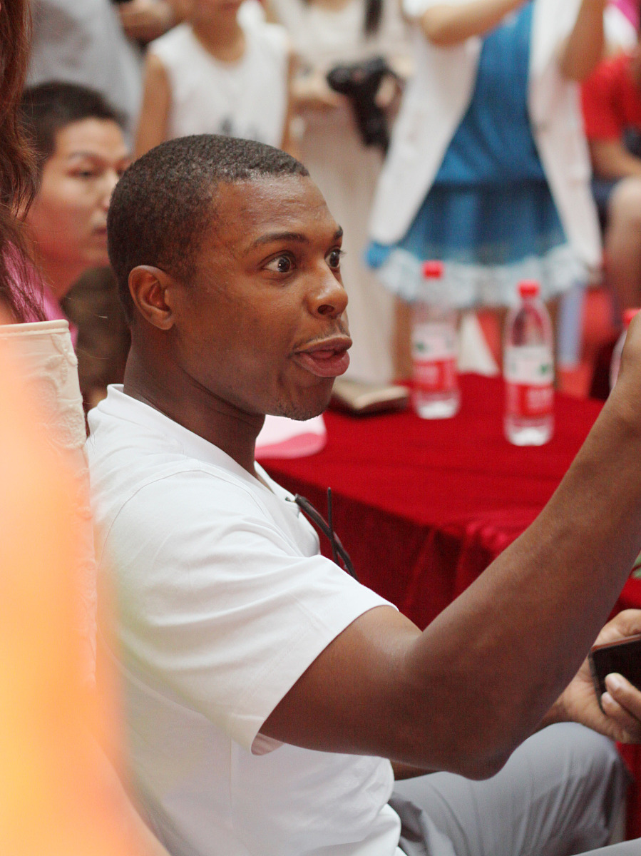 九游官方-神奇的篮球场上，传奇故事继续演绎的简单介绍