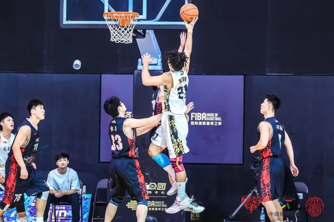 九游教练-新赛季的篮球赛事带来一场场精彩对决